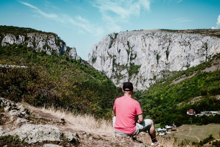 Exploring the Great Outdoors: Budget-Friendly and Eco-Conscious Travel Trends